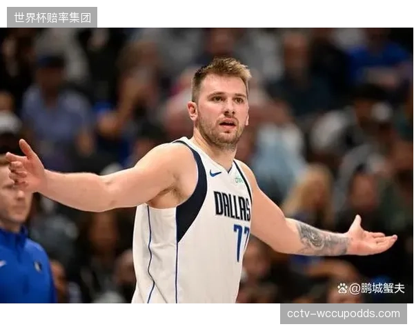 东契奇三分投射能力再进化,成为联盟中最高产的远程火炮之一。 东契奇三分投射能力再进化,成为联盟中最高产的远程火炮之一。